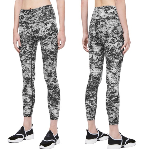 lululemon athletica Pants - Lululemon Wunder Under High-Rise 7/8 Tight Size 8 *Full-On Luxtreme 25"